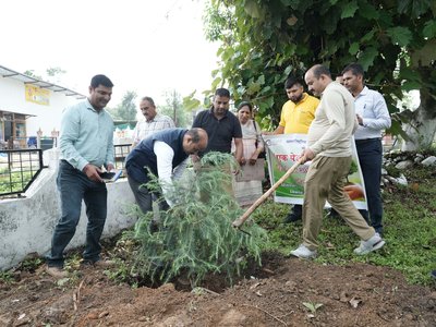 एक पेड़ माँ के नाम